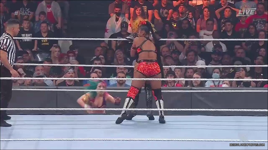 WWE_Hell_In_A_Cell_2022_720p_WEB_h264-HEEL_mp4_001159721.jpg