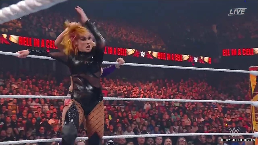 WWE_Hell_In_A_Cell_2022_720p_WEB_h264-HEEL_mp4_001162121.jpg