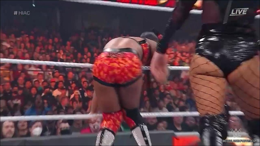 WWE_Hell_In_A_Cell_2022_720p_WEB_h264-HEEL_mp4_001163721.jpg