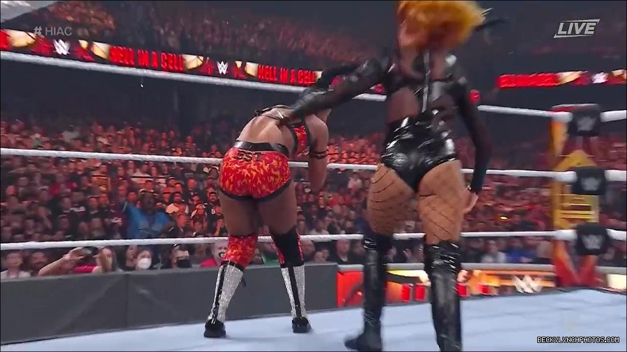 WWE_Hell_In_A_Cell_2022_720p_WEB_h264-HEEL_mp4_001164121.jpg