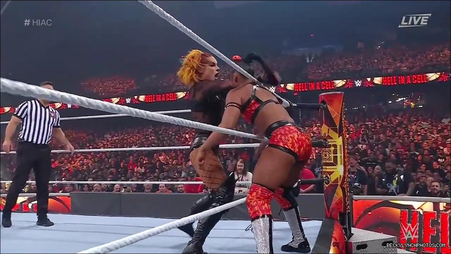 WWE_Hell_In_A_Cell_2022_720p_WEB_h264-HEEL_mp4_001168121.jpg