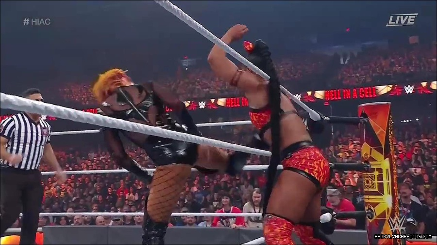 WWE_Hell_In_A_Cell_2022_720p_WEB_h264-HEEL_mp4_001169721.jpg