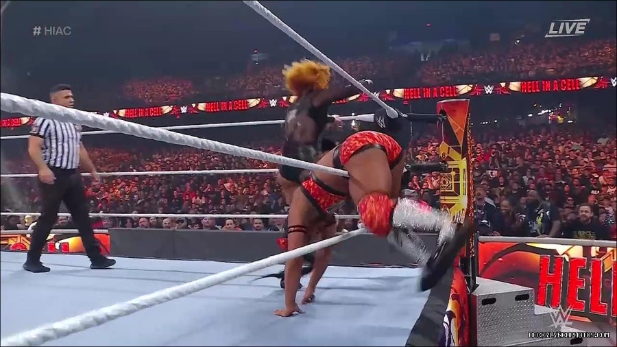 WWE_Hell_In_A_Cell_2022_720p_WEB_h264-HEEL_mp4_001171321.jpg