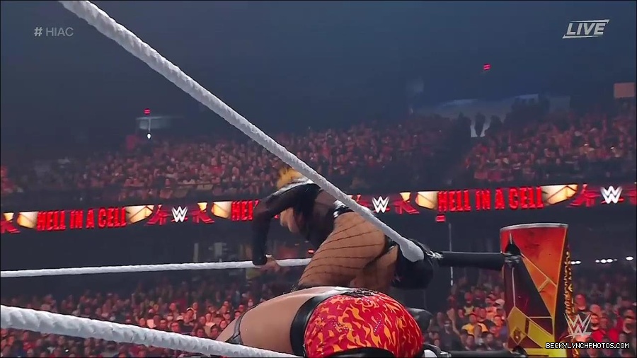 WWE_Hell_In_A_Cell_2022_720p_WEB_h264-HEEL_mp4_001172921.jpg