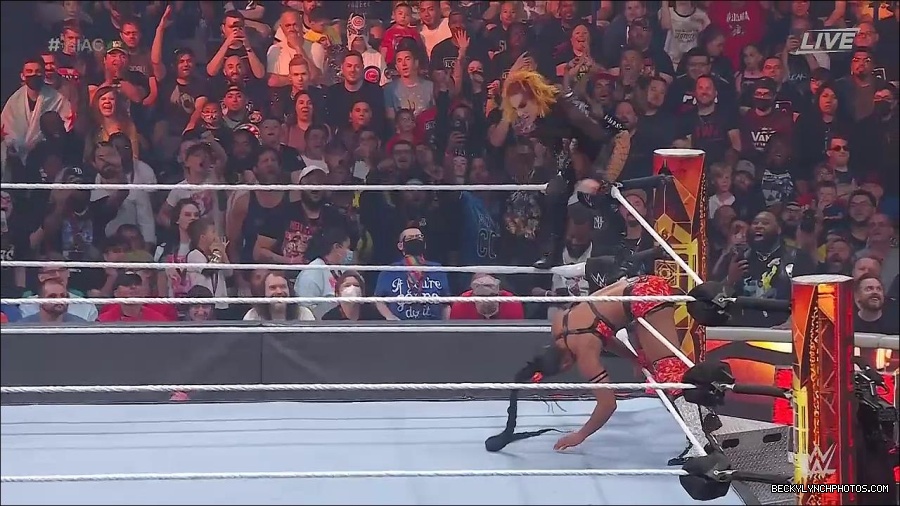 WWE_Hell_In_A_Cell_2022_720p_WEB_h264-HEEL_mp4_001173721.jpg