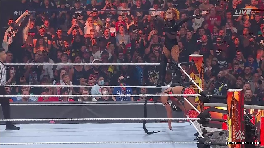 WWE_Hell_In_A_Cell_2022_720p_WEB_h264-HEEL_mp4_001174521.jpg