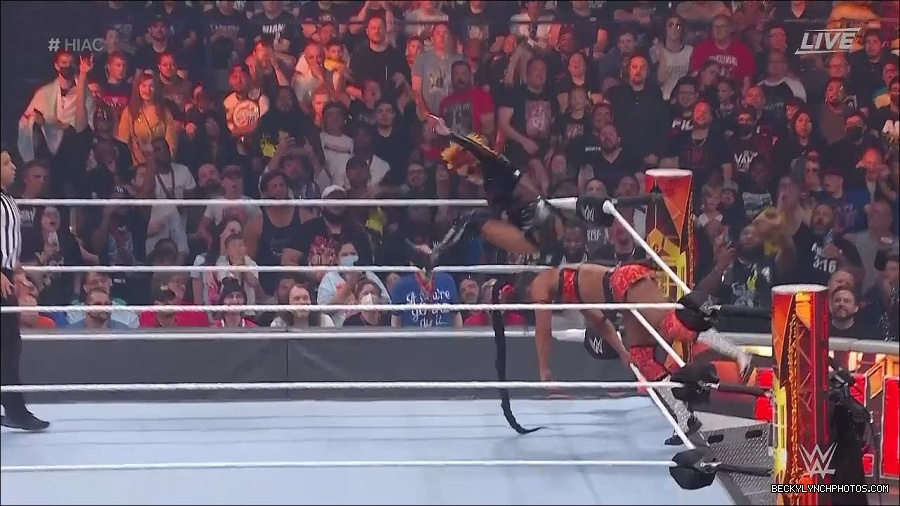 WWE_Hell_In_A_Cell_2022_720p_WEB_h264-HEEL_mp4_001176921.jpg