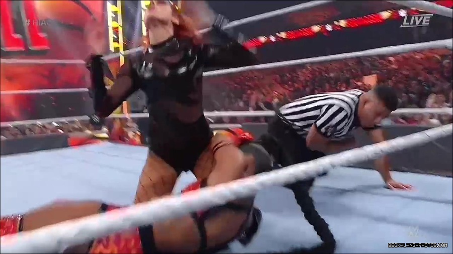 WWE_Hell_In_A_Cell_2022_720p_WEB_h264-HEEL_mp4_001181721.jpg