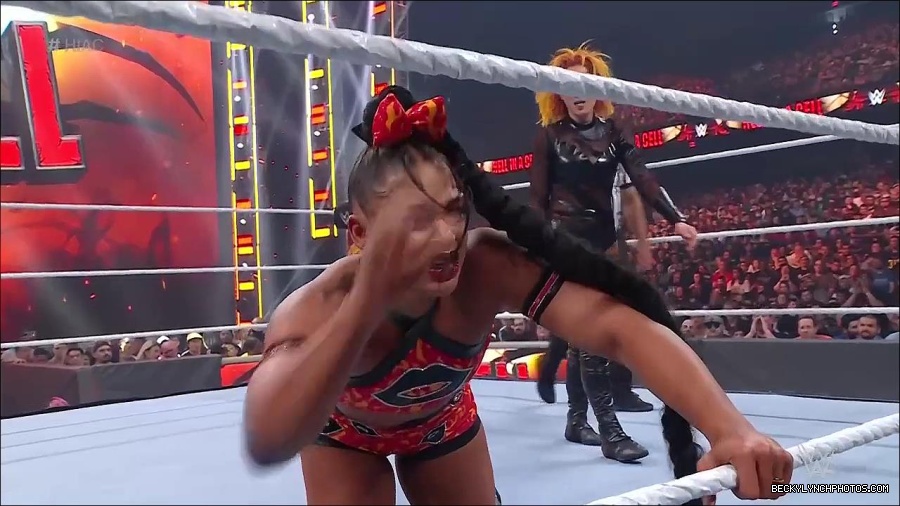 WWE_Hell_In_A_Cell_2022_720p_WEB_h264-HEEL_mp4_001200521.jpg