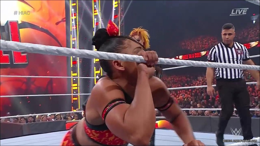 WWE_Hell_In_A_Cell_2022_720p_WEB_h264-HEEL_mp4_001201721.jpg