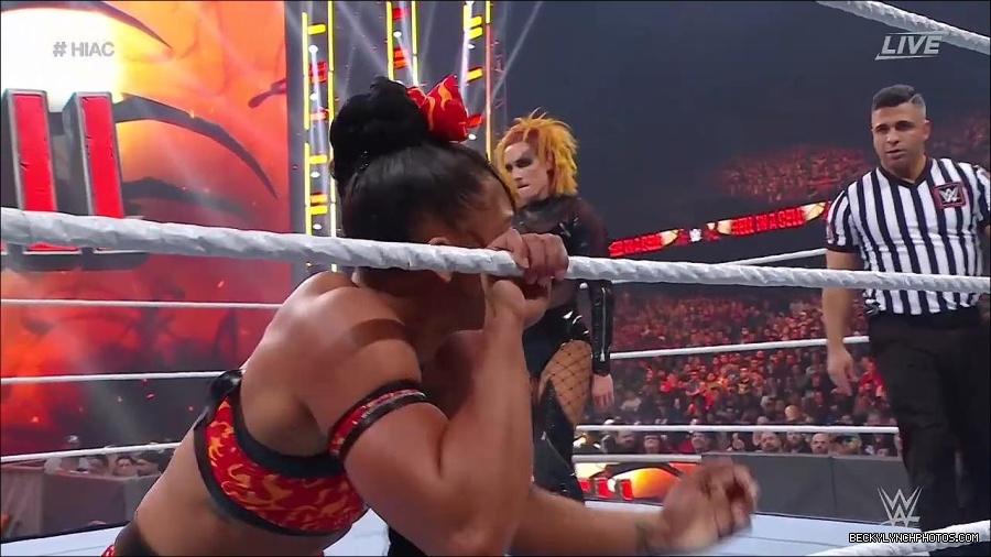 WWE_Hell_In_A_Cell_2022_720p_WEB_h264-HEEL_mp4_001202121.jpg