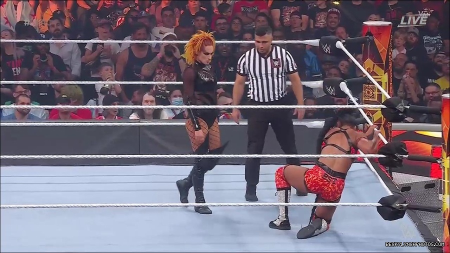 WWE_Hell_In_A_Cell_2022_720p_WEB_h264-HEEL_mp4_001203321.jpg
