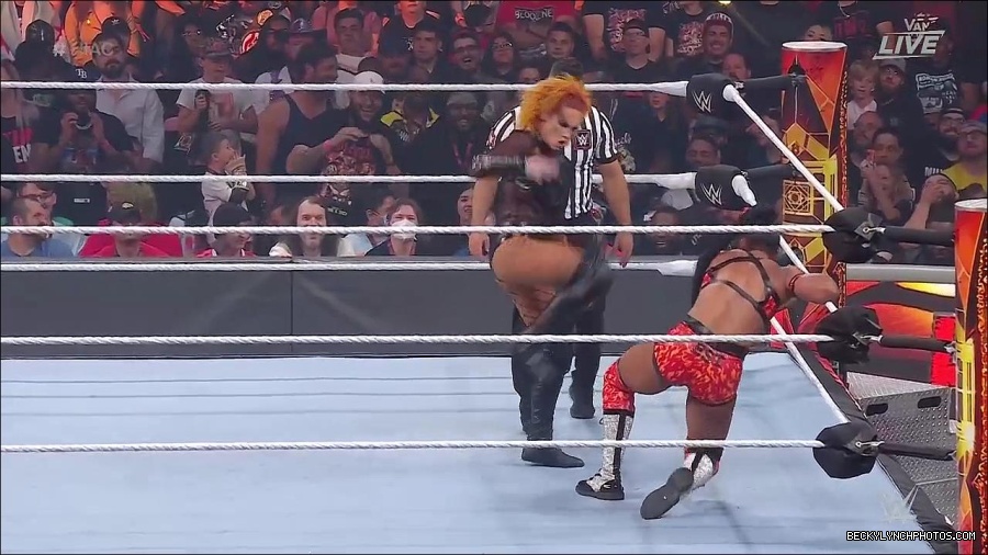 WWE_Hell_In_A_Cell_2022_720p_WEB_h264-HEEL_mp4_001204121.jpg