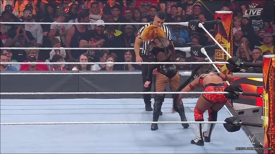 WWE_Hell_In_A_Cell_2022_720p_WEB_h264-HEEL_mp4_001204921.jpg