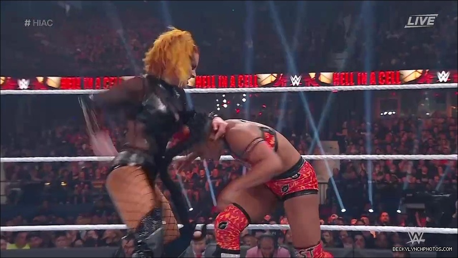 WWE_Hell_In_A_Cell_2022_720p_WEB_h264-HEEL_mp4_001210121.jpg