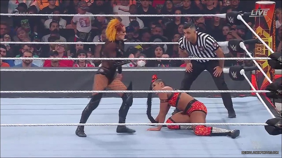 WWE_Hell_In_A_Cell_2022_720p_WEB_h264-HEEL_mp4_001214121.jpg