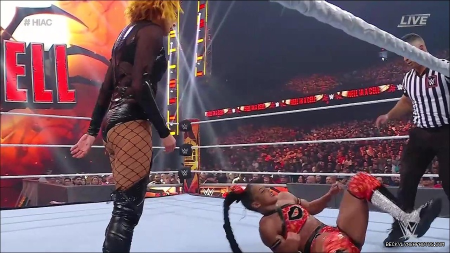 WWE_Hell_In_A_Cell_2022_720p_WEB_h264-HEEL_mp4_001215321.jpg
