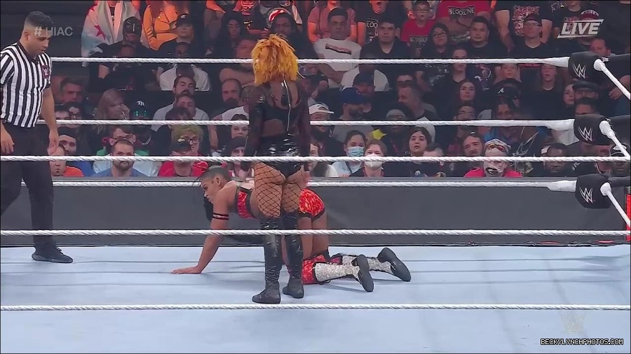 WWE_Hell_In_A_Cell_2022_720p_WEB_h264-HEEL_mp4_001220521.jpg