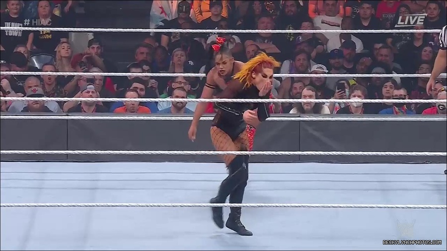 WWE_Hell_In_A_Cell_2022_720p_WEB_h264-HEEL_mp4_001230521.jpg