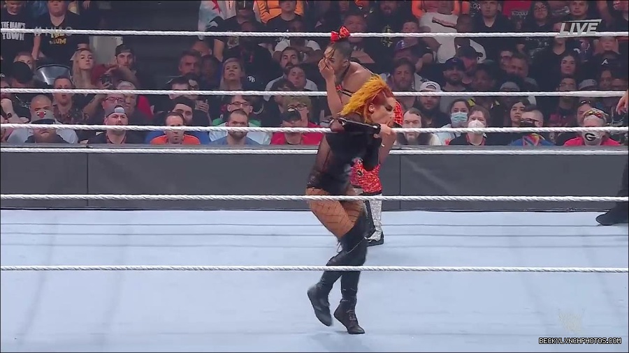 WWE_Hell_In_A_Cell_2022_720p_WEB_h264-HEEL_mp4_001231321.jpg