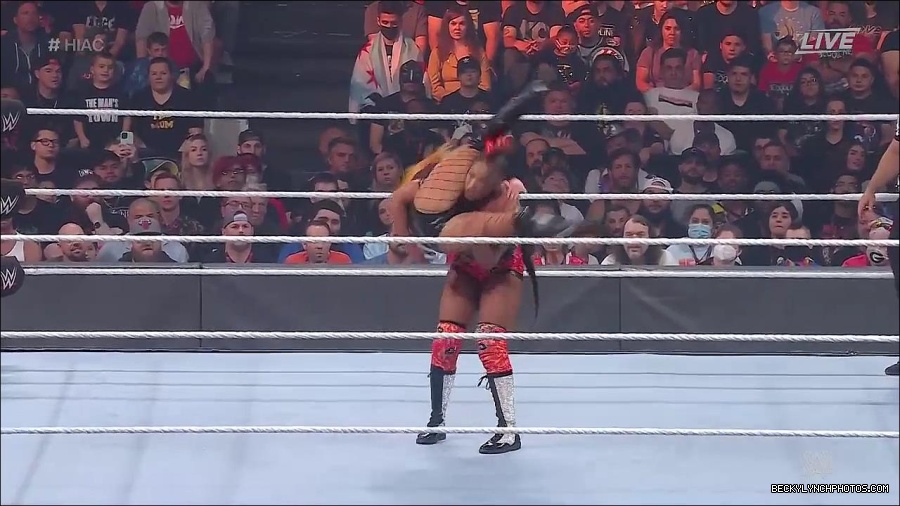 WWE_Hell_In_A_Cell_2022_720p_WEB_h264-HEEL_mp4_001235321.jpg