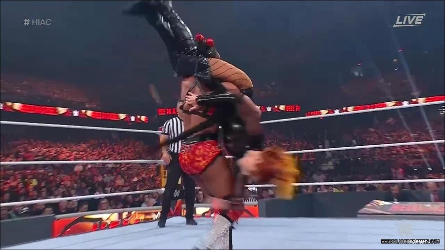 WWE_Hell_In_A_Cell_2022_720p_WEB_h264-HEEL_mp4_001235721.jpg