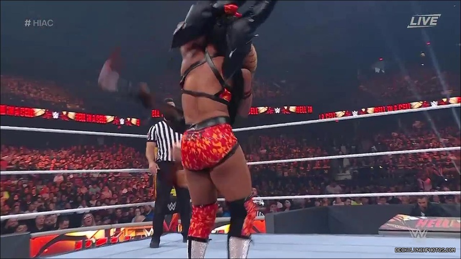 WWE_Hell_In_A_Cell_2022_720p_WEB_h264-HEEL_mp4_001236121.jpg