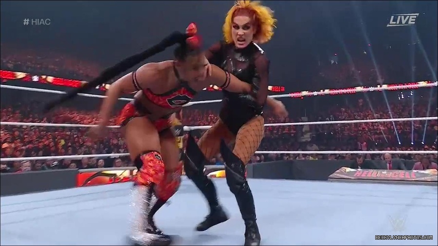 WWE_Hell_In_A_Cell_2022_720p_WEB_h264-HEEL_mp4_001238121.jpg