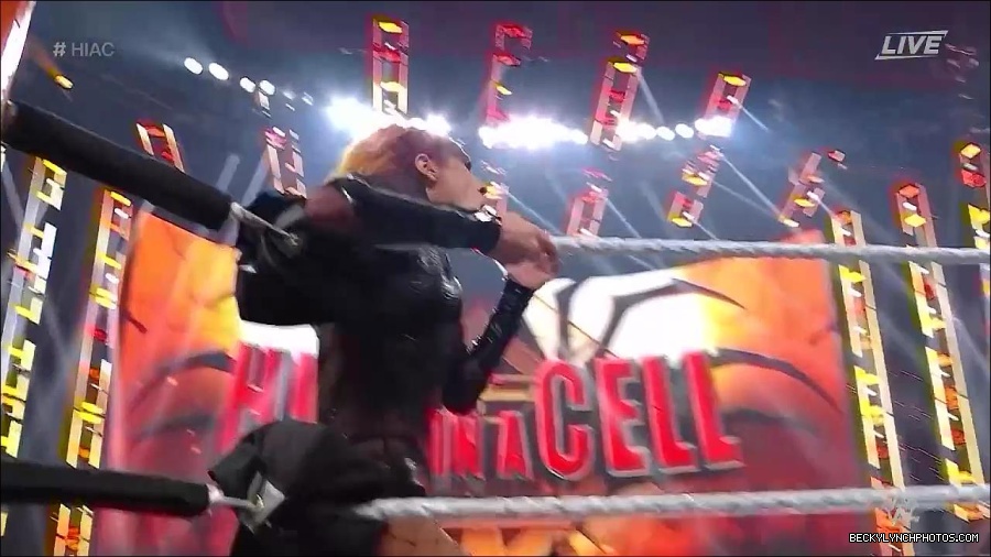 WWE_Hell_In_A_Cell_2022_720p_WEB_h264-HEEL_mp4_001241321.jpg