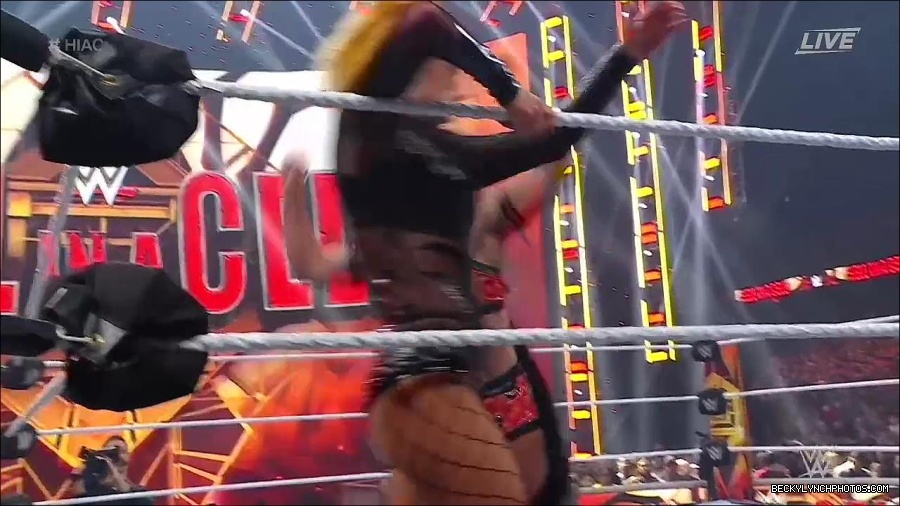 WWE_Hell_In_A_Cell_2022_720p_WEB_h264-HEEL_mp4_001242521.jpg