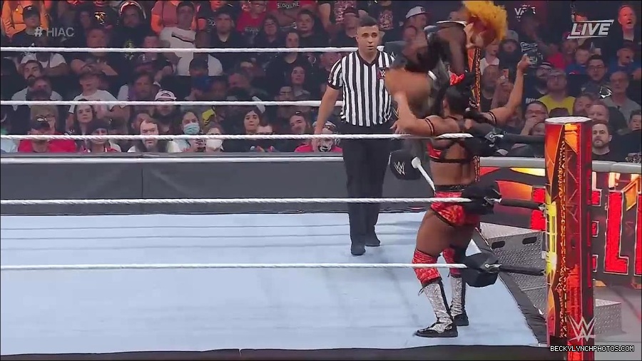 WWE_Hell_In_A_Cell_2022_720p_WEB_h264-HEEL_mp4_001244121.jpg