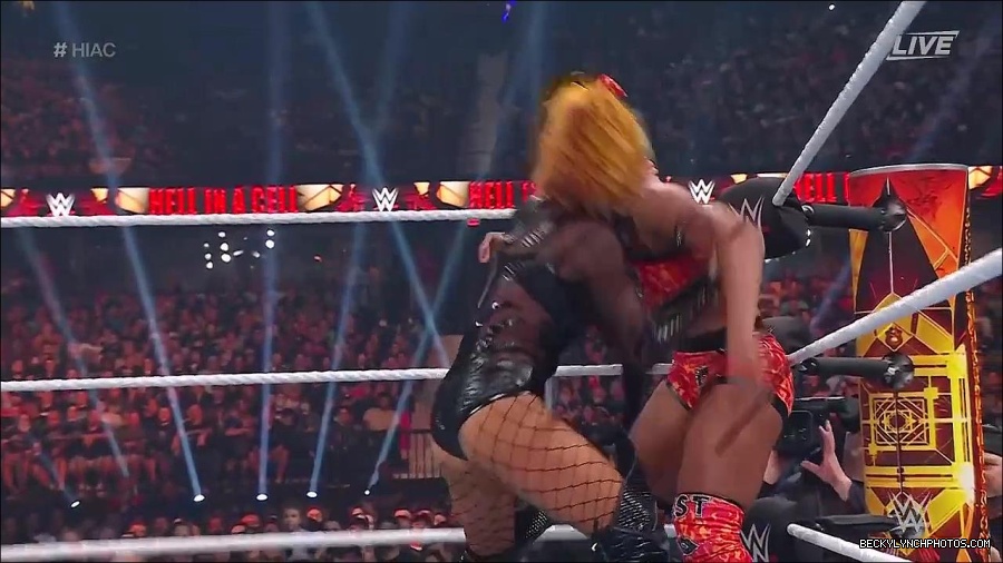 WWE_Hell_In_A_Cell_2022_720p_WEB_h264-HEEL_mp4_001245721.jpg