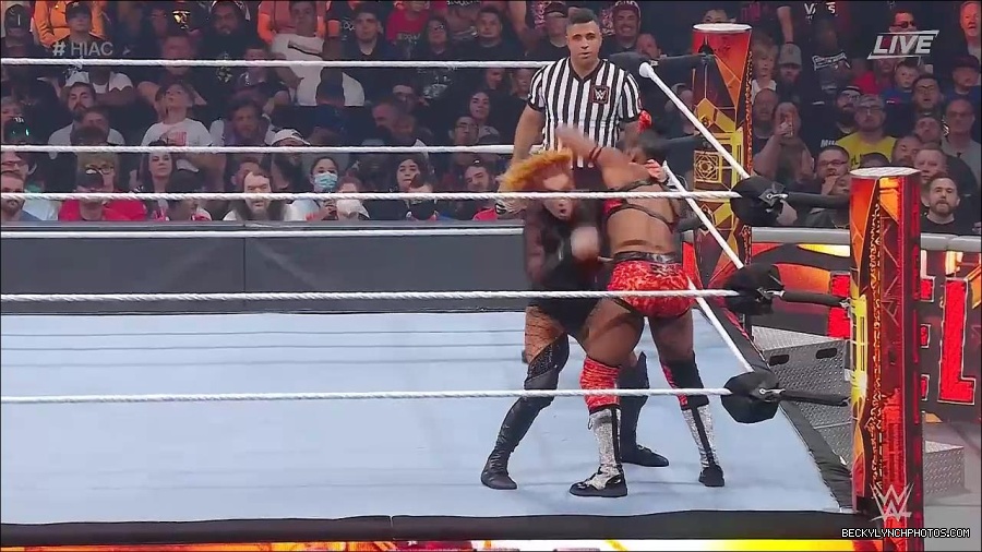 WWE_Hell_In_A_Cell_2022_720p_WEB_h264-HEEL_mp4_001246121.jpg