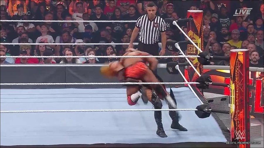 WWE_Hell_In_A_Cell_2022_720p_WEB_h264-HEEL_mp4_001247721.jpg