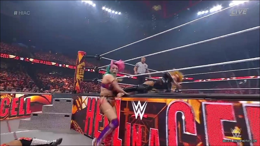 WWE_Hell_In_A_Cell_2022_720p_WEB_h264-HEEL_mp4_001255721.jpg