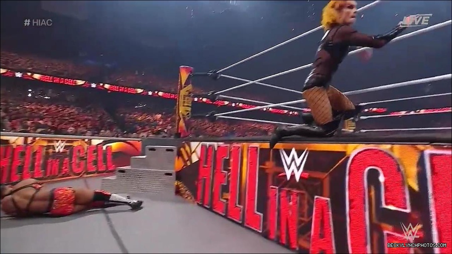 WWE_Hell_In_A_Cell_2022_720p_WEB_h264-HEEL_mp4_001257321.jpg