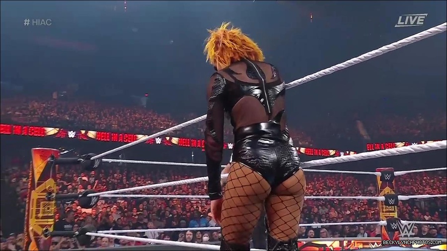 WWE_Hell_In_A_Cell_2022_720p_WEB_h264-HEEL_mp4_001260121.jpg