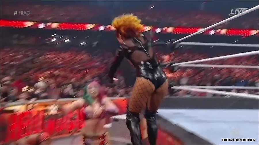 WWE_Hell_In_A_Cell_2022_720p_WEB_h264-HEEL_mp4_001262121.jpg