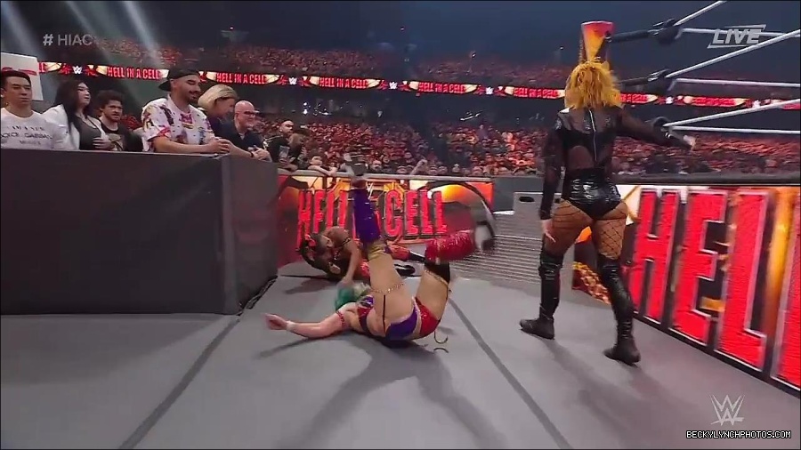 WWE_Hell_In_A_Cell_2022_720p_WEB_h264-HEEL_mp4_001262921.jpg