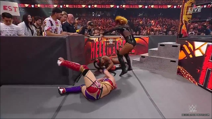 WWE_Hell_In_A_Cell_2022_720p_WEB_h264-HEEL_mp4_001264121.jpg