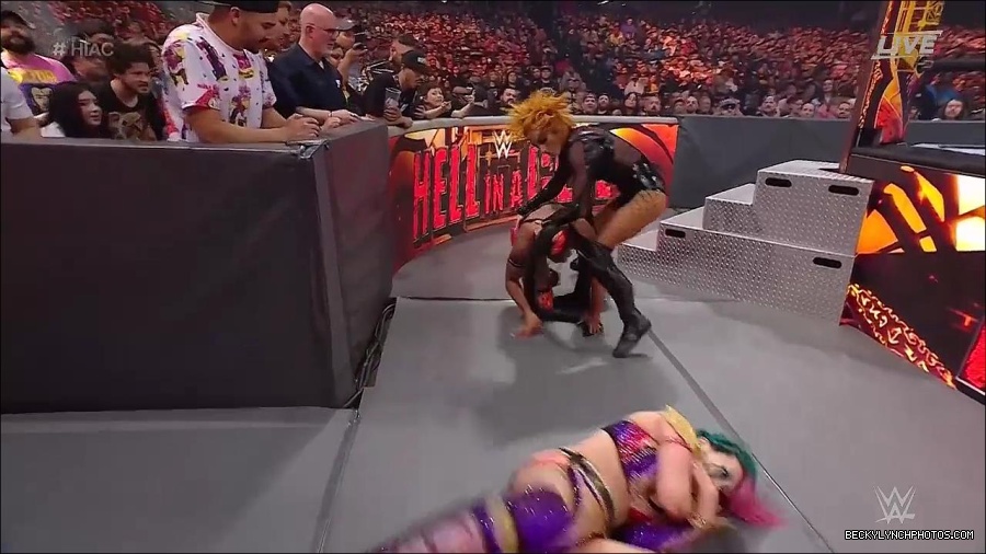 WWE_Hell_In_A_Cell_2022_720p_WEB_h264-HEEL_mp4_001264921.jpg