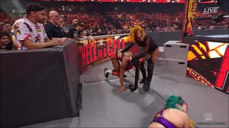 WWE_Hell_In_A_Cell_2022_720p_WEB_h264-HEEL_mp4_001265321.jpg