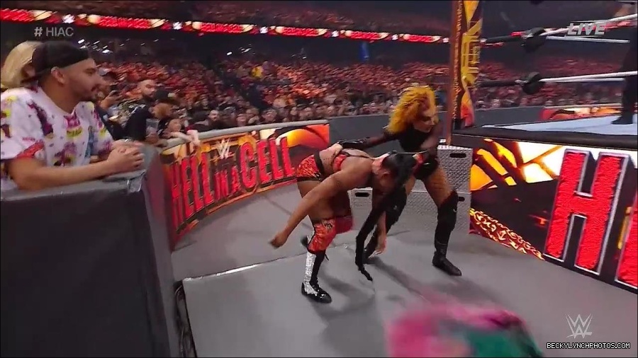 WWE_Hell_In_A_Cell_2022_720p_WEB_h264-HEEL_mp4_001265721.jpg