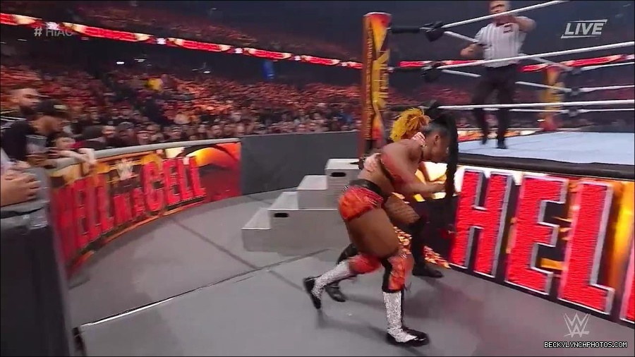 WWE_Hell_In_A_Cell_2022_720p_WEB_h264-HEEL_mp4_001266121.jpg