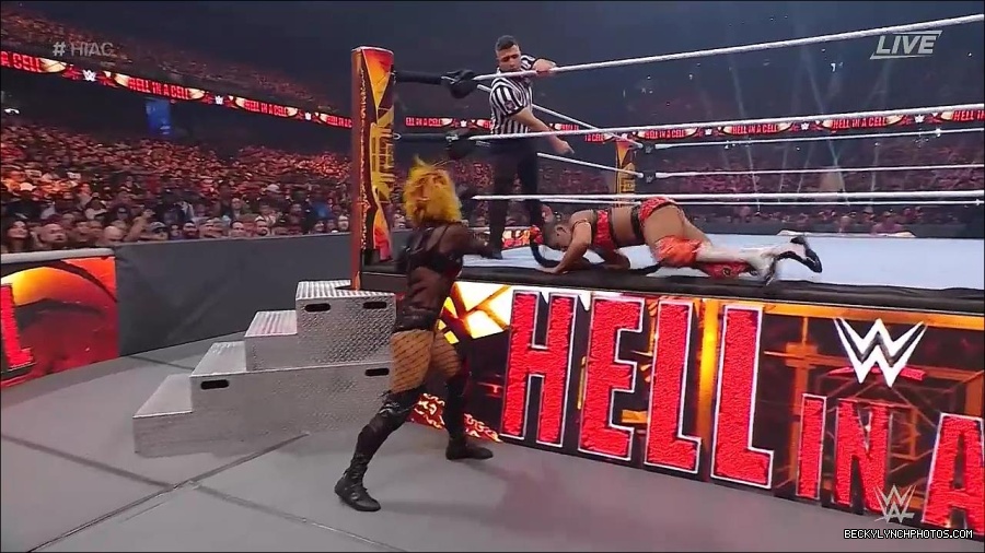 WWE_Hell_In_A_Cell_2022_720p_WEB_h264-HEEL_mp4_001266921.jpg