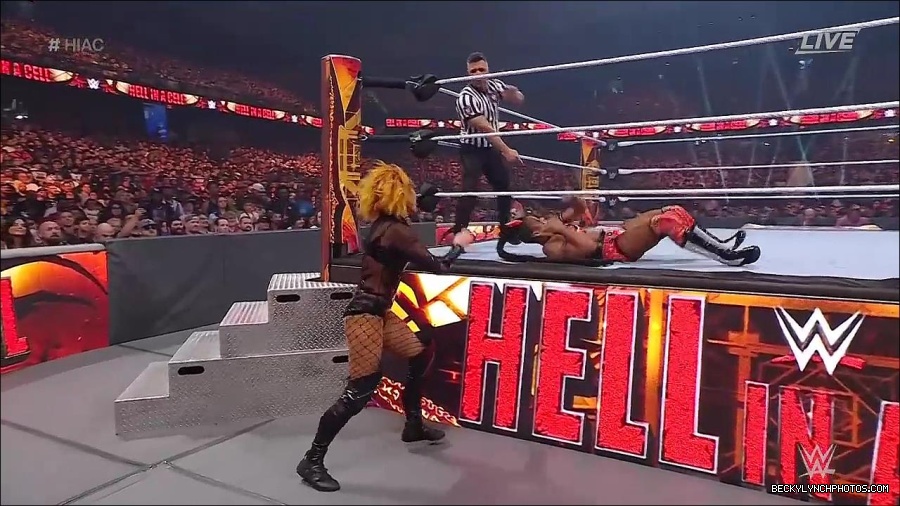 WWE_Hell_In_A_Cell_2022_720p_WEB_h264-HEEL_mp4_001267321.jpg