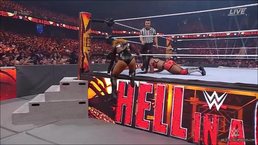 WWE_Hell_In_A_Cell_2022_720p_WEB_h264-HEEL_mp4_001268121.jpg