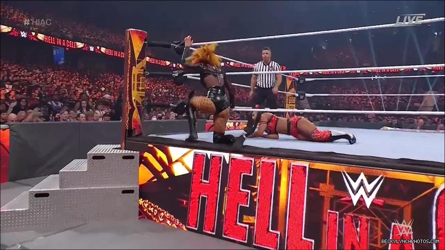 WWE_Hell_In_A_Cell_2022_720p_WEB_h264-HEEL_mp4_001268521.jpg