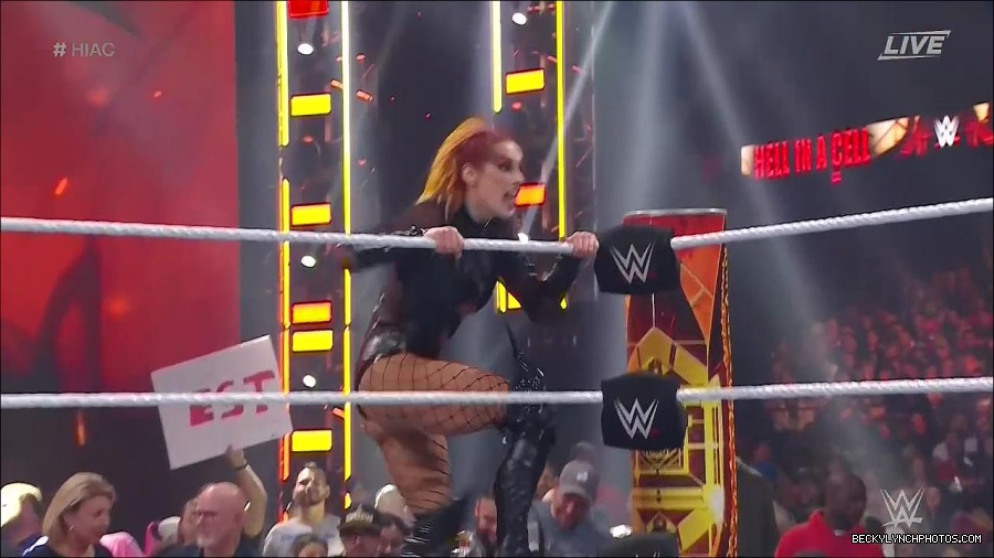 WWE_Hell_In_A_Cell_2022_720p_WEB_h264-HEEL_mp4_001269721.jpg