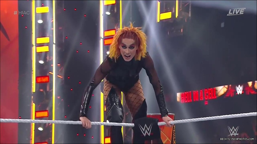 WWE_Hell_In_A_Cell_2022_720p_WEB_h264-HEEL_mp4_001271321.jpg